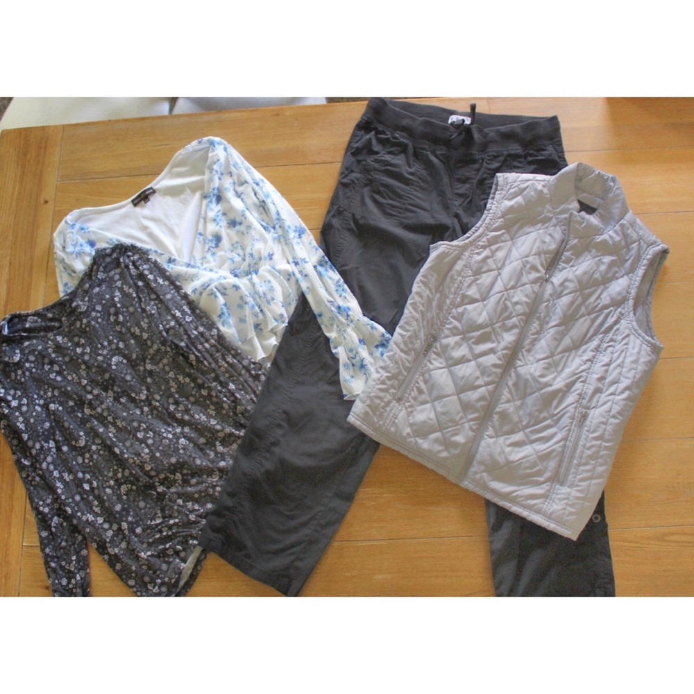 Women’s Preowned (4) Piece Bundle Lot Large Large Petite and Medium Dash Joggers